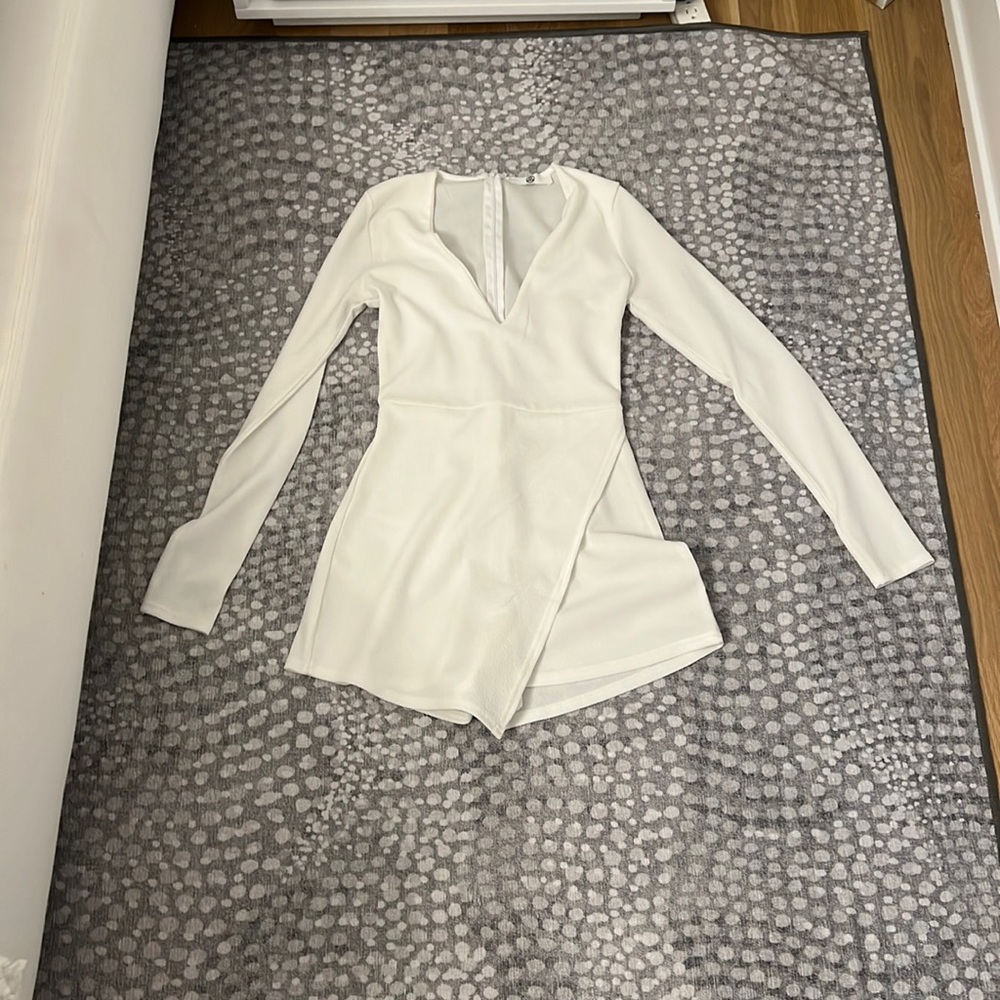 Misguided- White Long Sleeve Romper